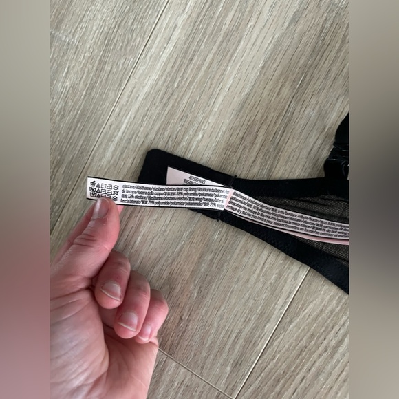 Victoria’s Secret Black Unlined Velvet & Lace Trim Demi Bra Wired Size 34DD - Picture 7 of 7